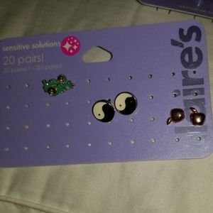 I am selling earrings from different stores